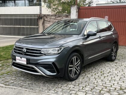 VOLKSWAGEN TIGUAN 1.4 TSI HIGHLINE AT 71.875 KMS AÑO 2023