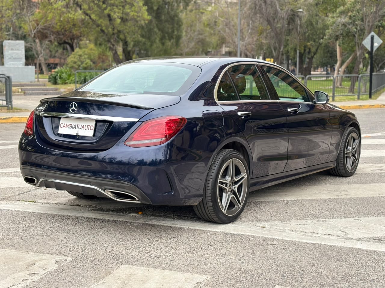 Mercedes-Benz C300 — foto 4 de 28
