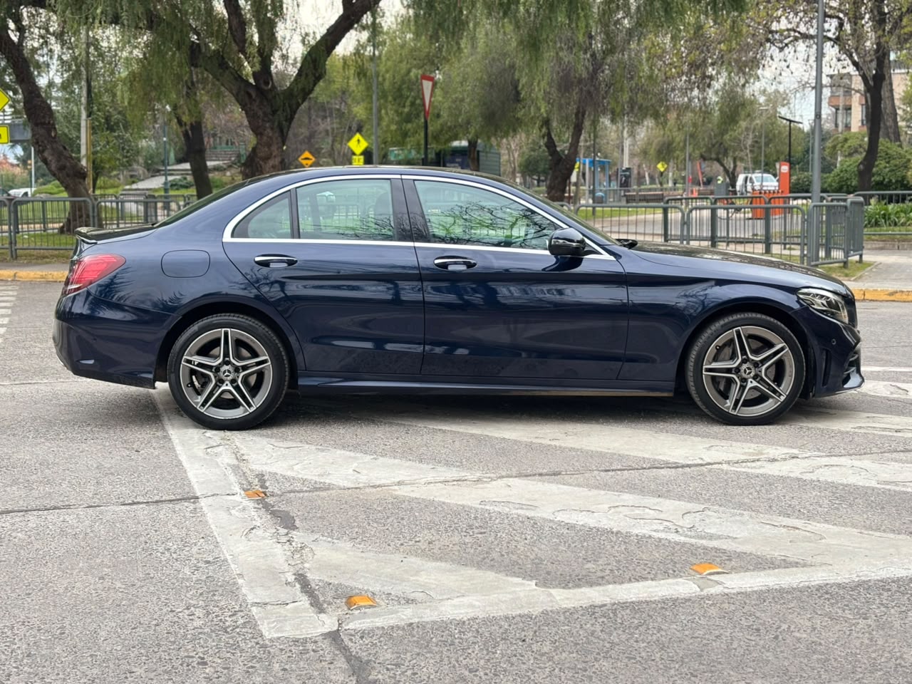 Mercedes-Benz C300 — foto 8 de 28