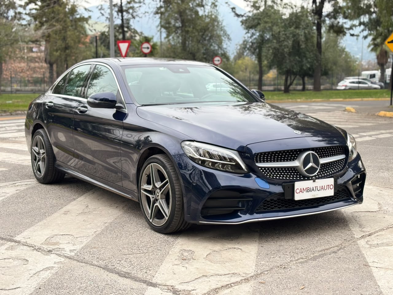 Mercedes-Benz C300 — foto 3 de 28