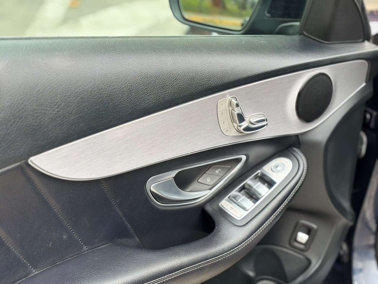 Mercedes-Benz C300 — foto 10 de 28