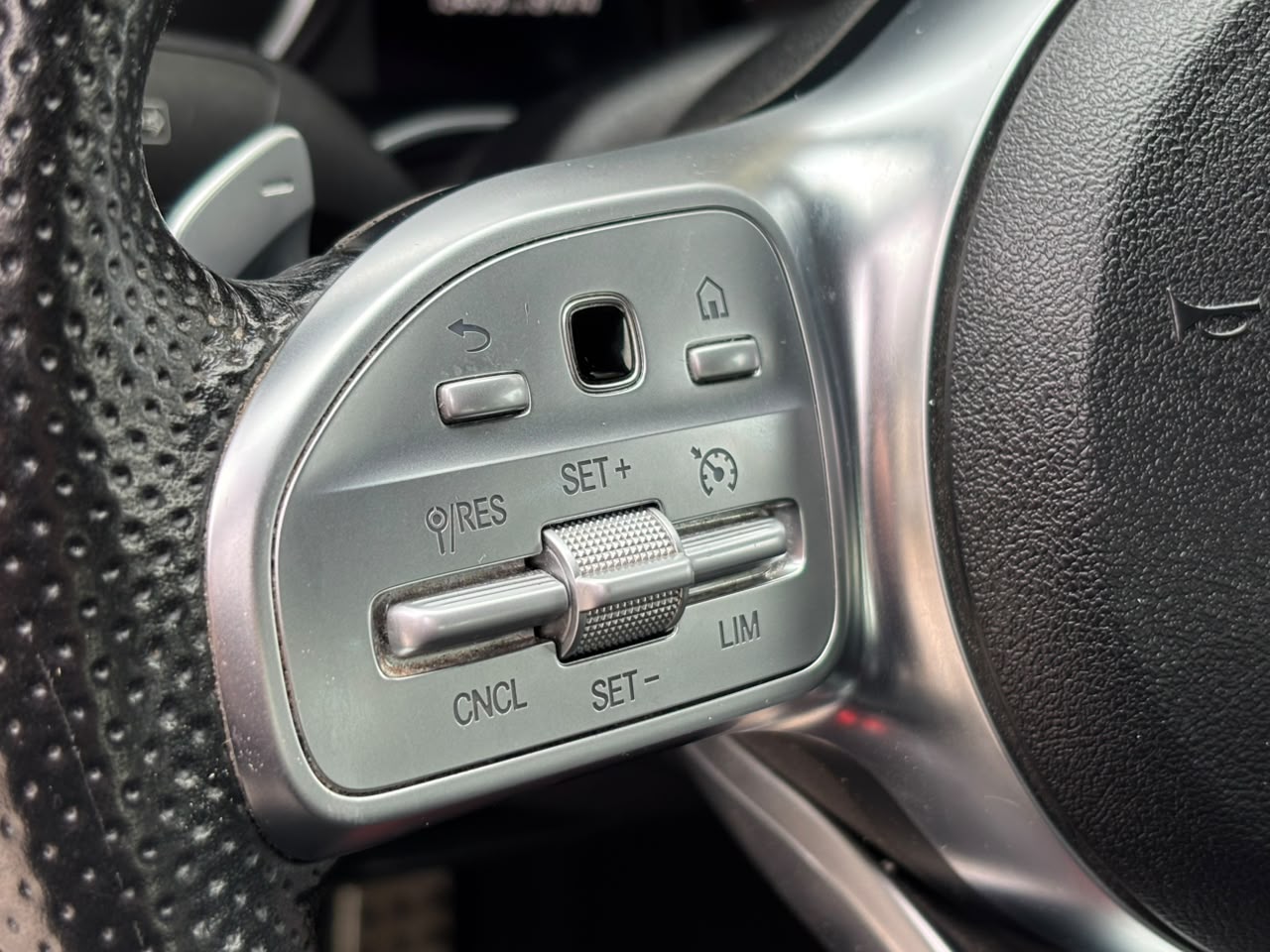 Mercedes-Benz C300 — foto 13 de 28