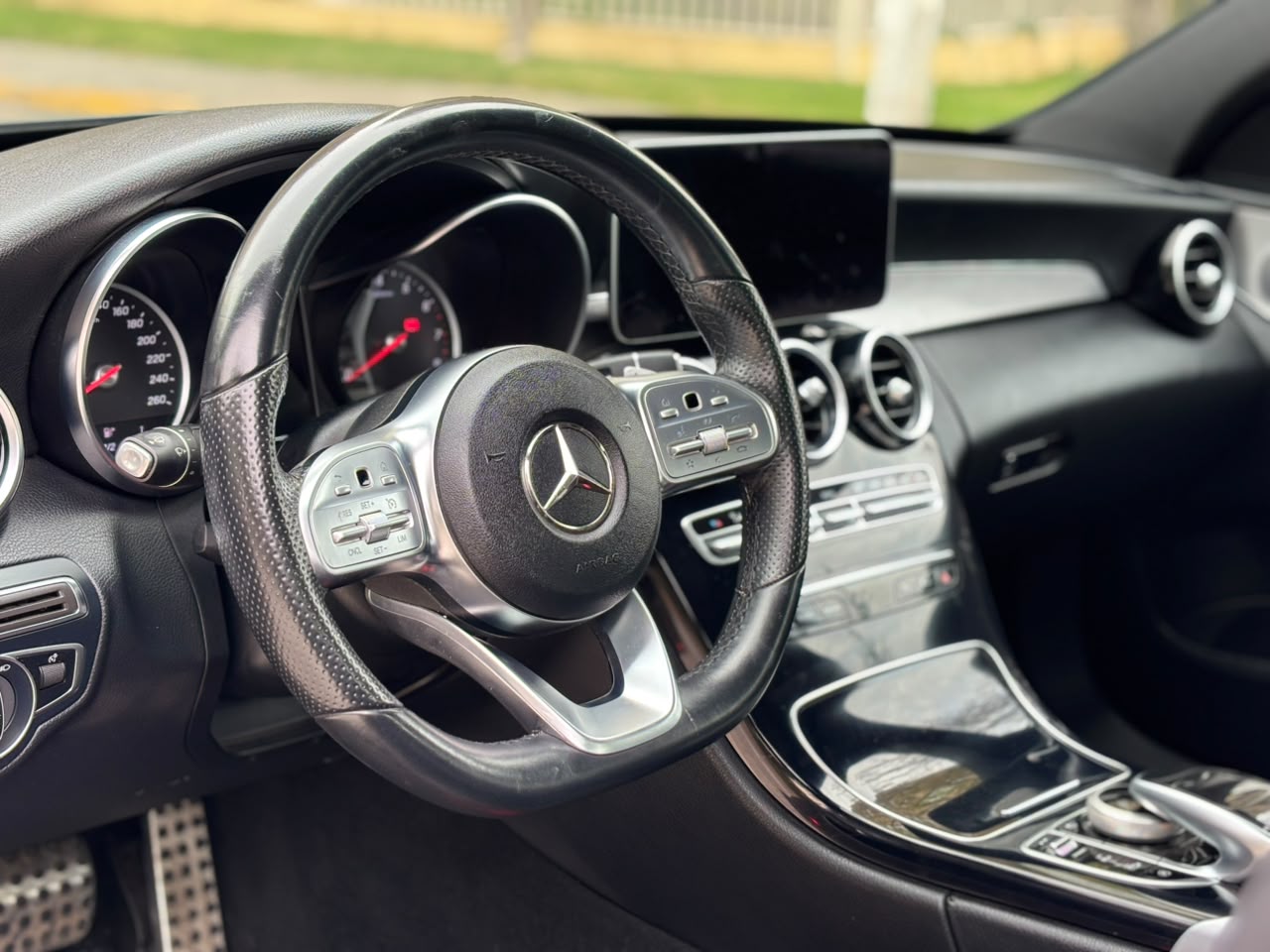 Mercedes-Benz C300 — foto 11 de 28