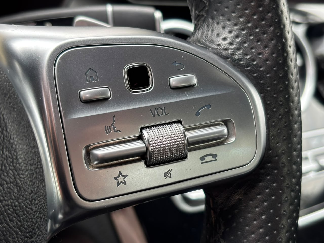 Mercedes-Benz C300 — foto 14 de 28
