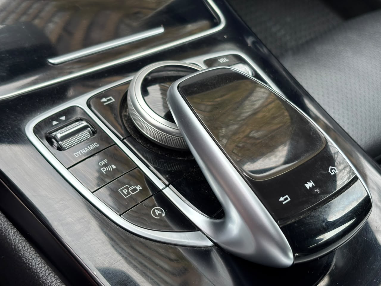 Mercedes-Benz C300 — foto 15 de 28