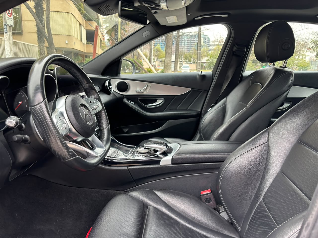 Mercedes-Benz C300 — foto 19 de 28