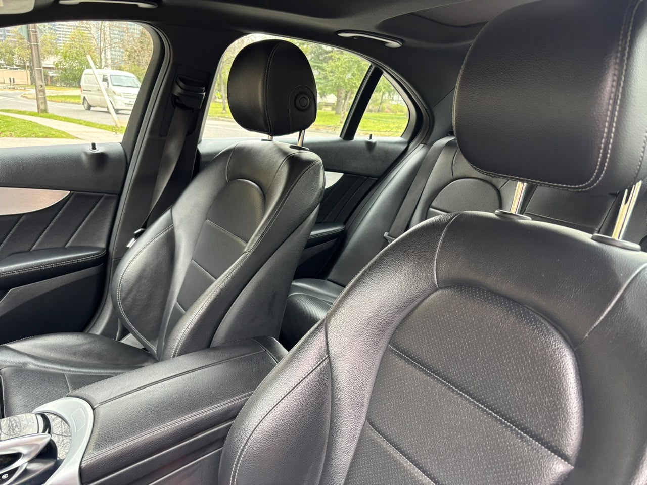 Mercedes-Benz C300 — foto 20 de 28