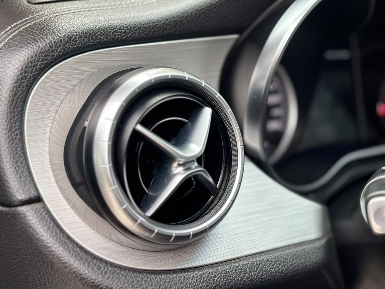 Mercedes-Benz X250D — foto 16 de 23