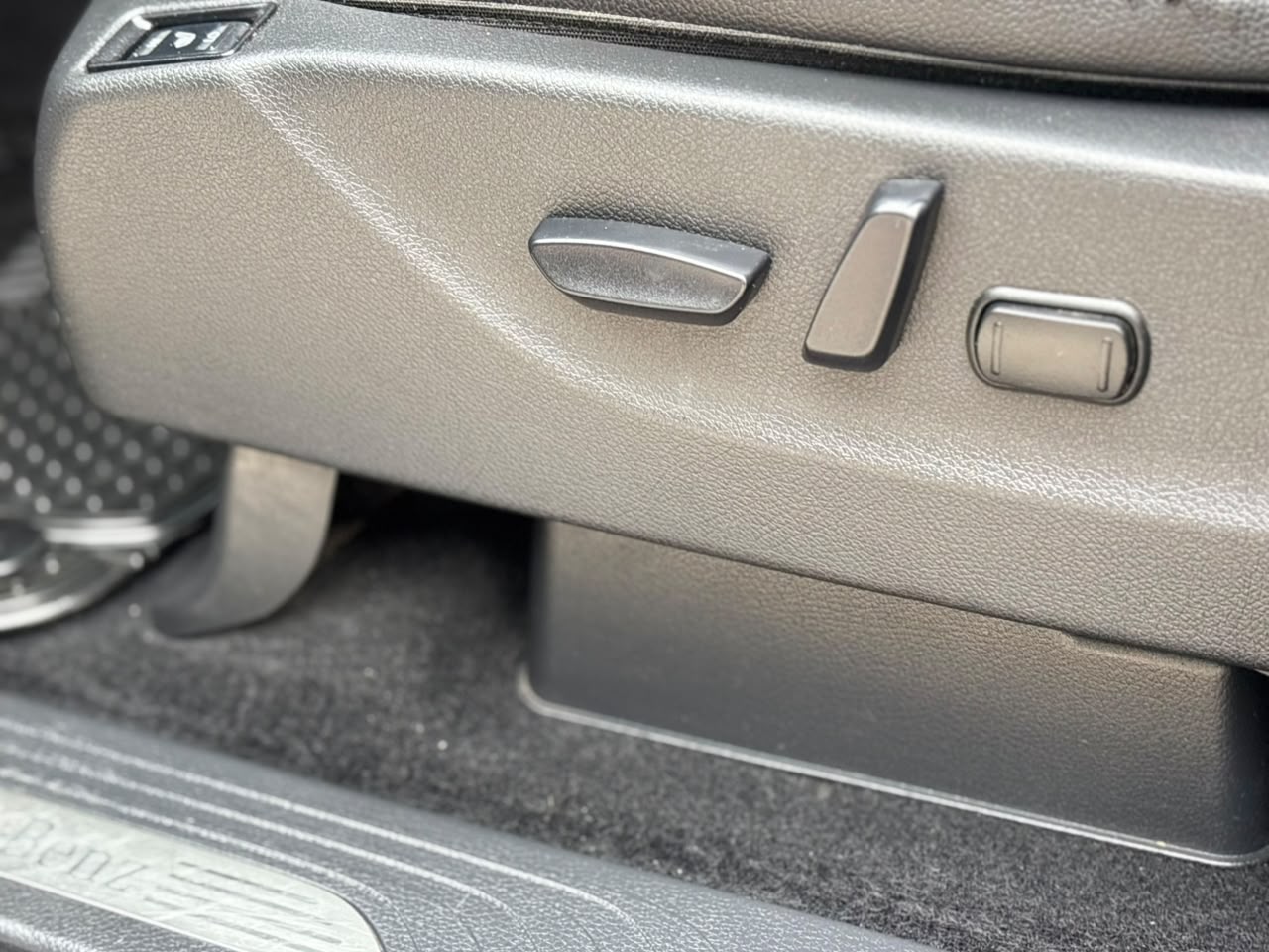 Mercedes-Benz X250D — foto 15 de 23