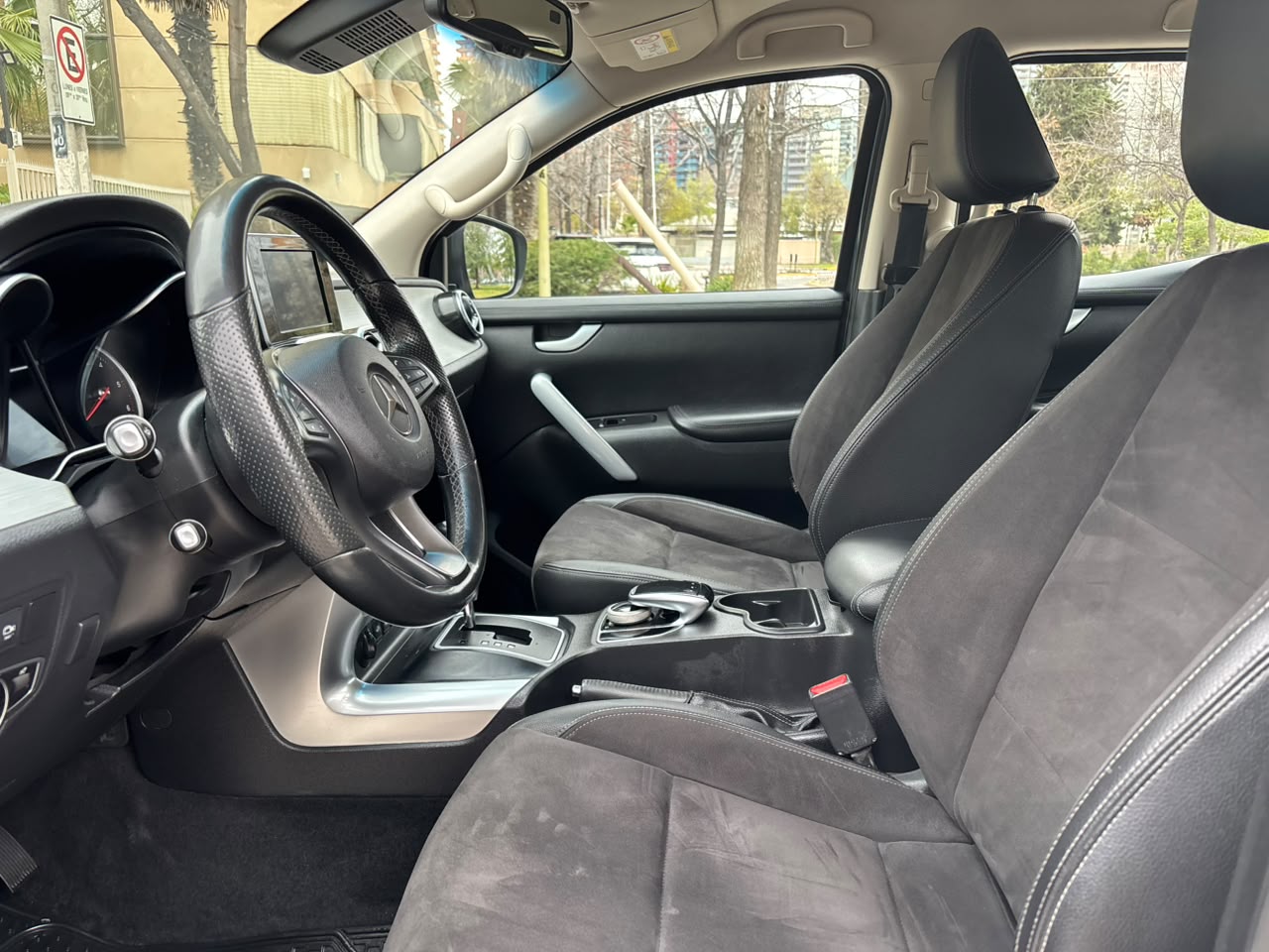 Mercedes-Benz X250D — foto 12 de 23