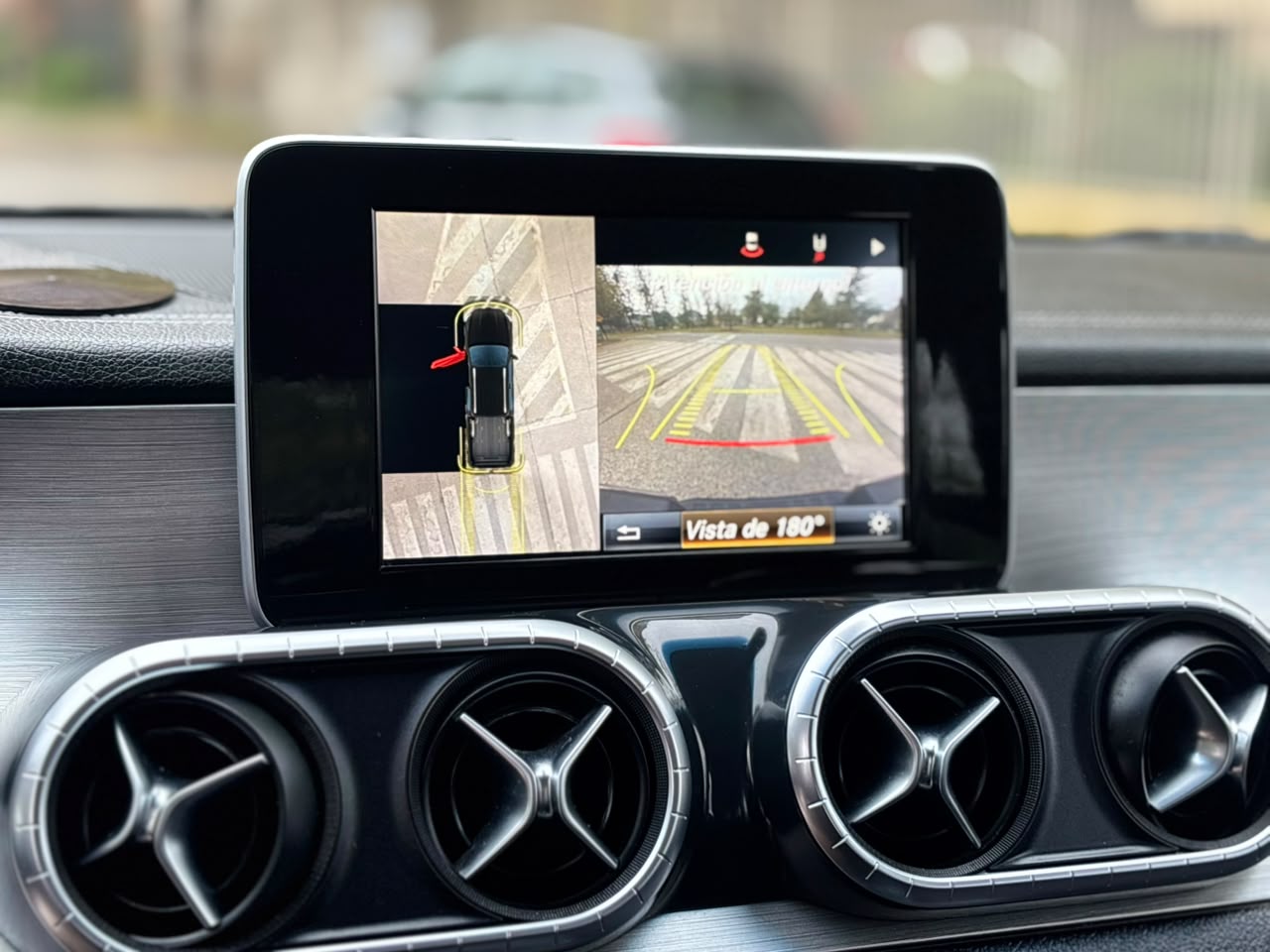 Mercedes-Benz X250D — foto 23 de 23