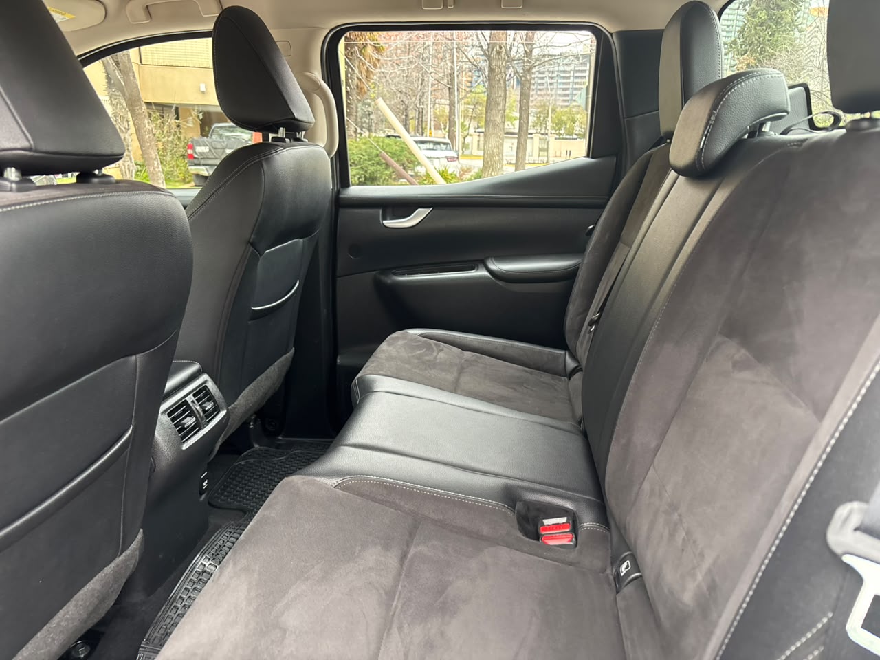 Mercedes-Benz X250D — foto 14 de 23