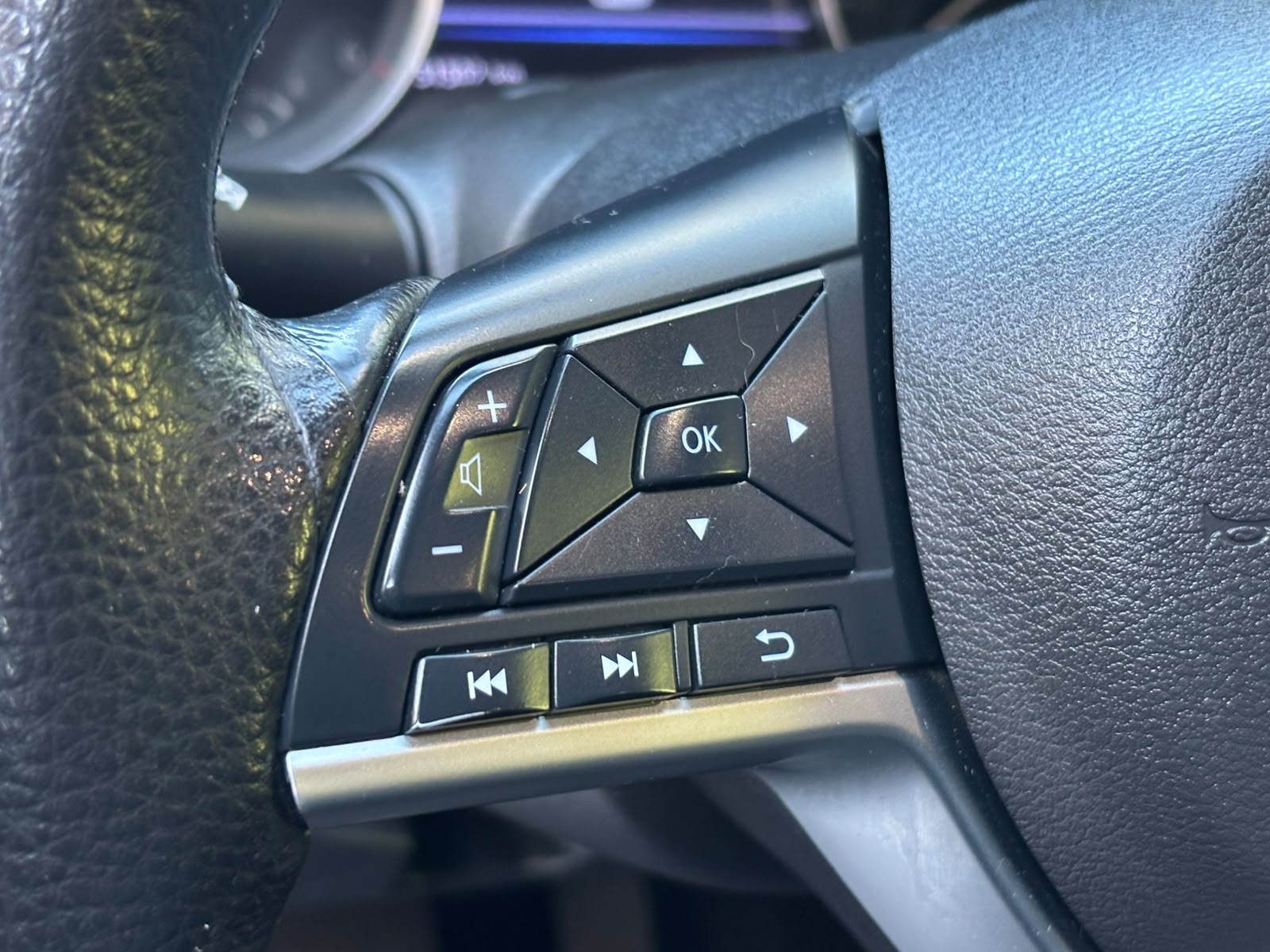 Nissan Navara 2.3 Platinum — foto 14 de 25