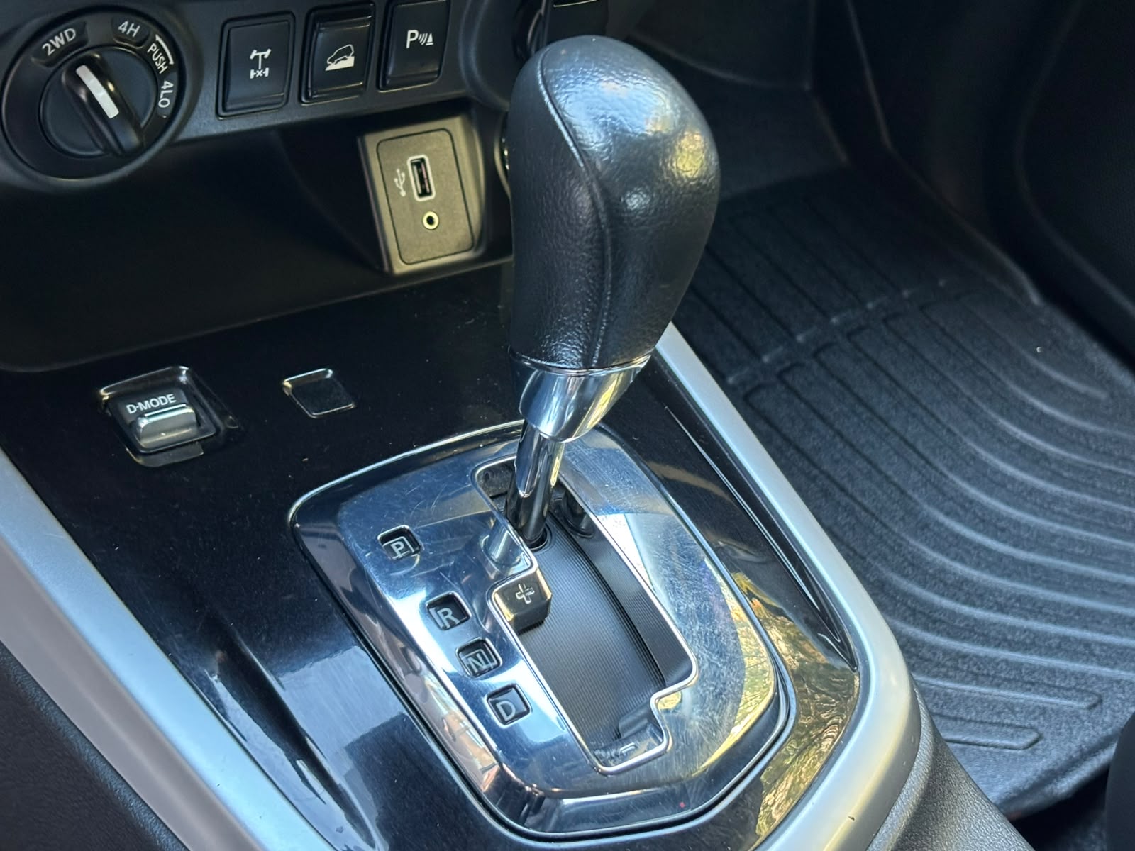 Nissan Navara 2.3 Platinum — foto 17 de 25