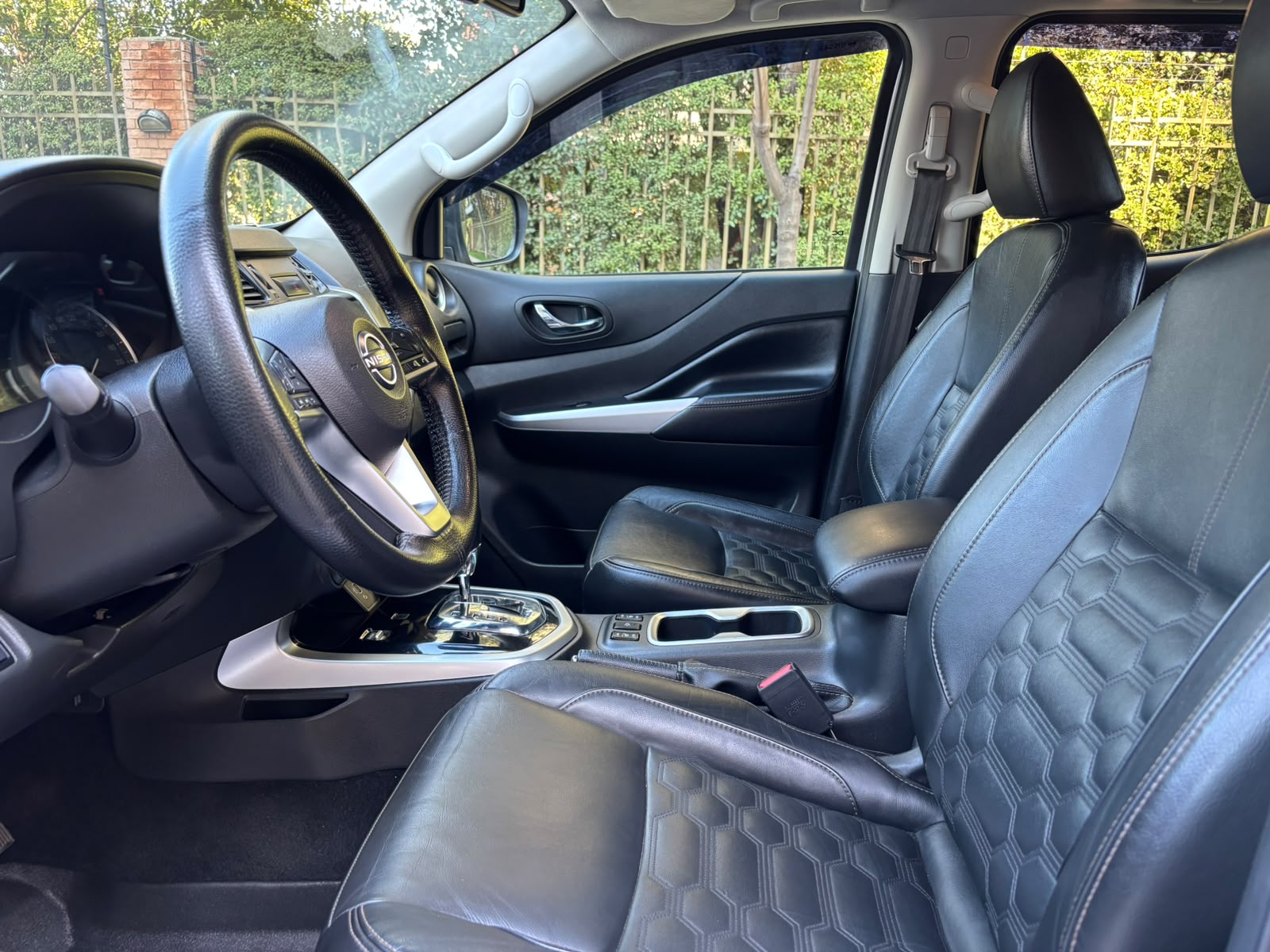 Nissan Navara 2.3 Platinum — foto 12 de 25