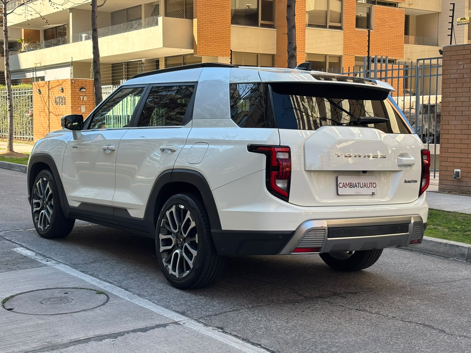 SsangYong Torres 1.5 Limited Plus — foto 6 de 22