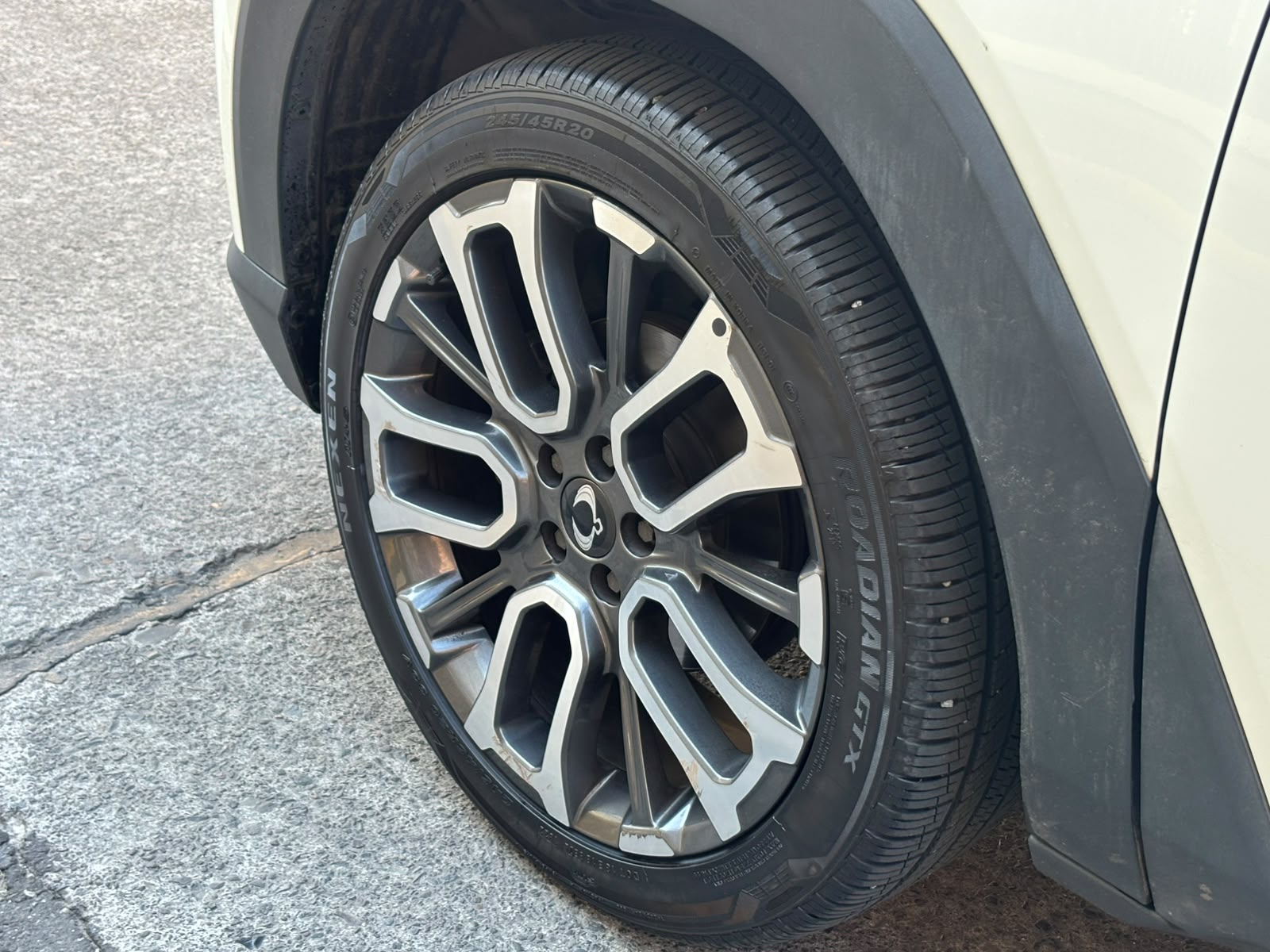 SsangYong Torres 1.5 Limited Plus — foto 8 de 22