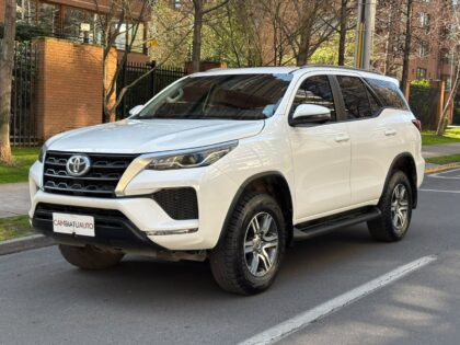 TOYOTA FORTUNER 2.7 SR5 4X2 AT 20.796 KMS AÑO 2025
