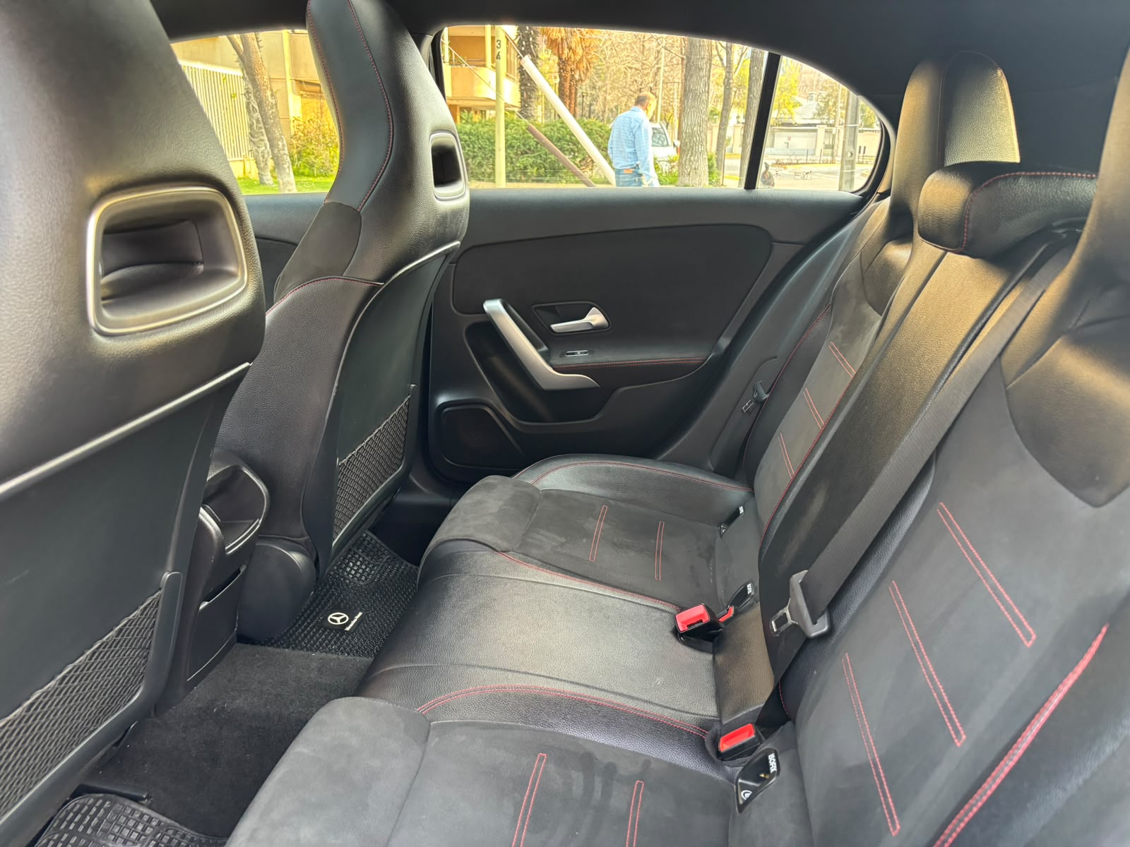 Mercedes-Benz A250 — foto 15 de 25