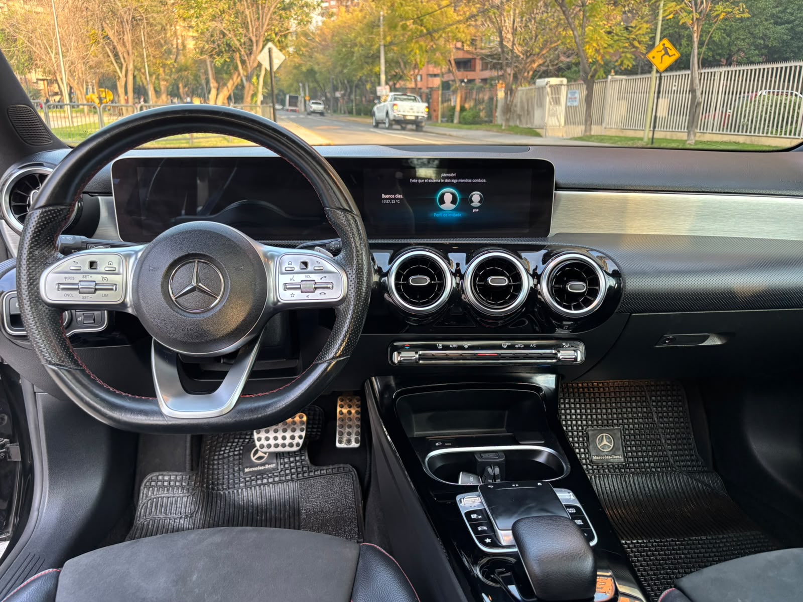 Mercedes-Benz A250 — foto 12 de 25