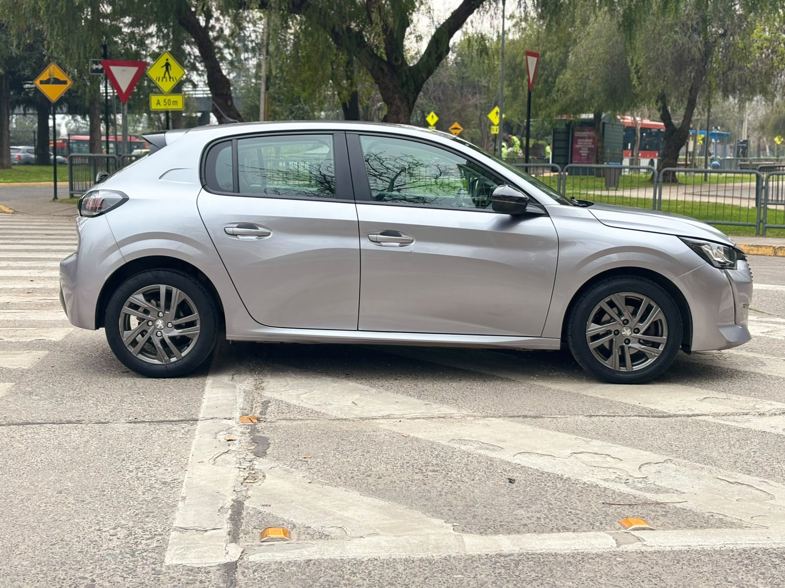 Peugeot 208 1.5 Active Pack Blue Hdi — foto 8 de 20