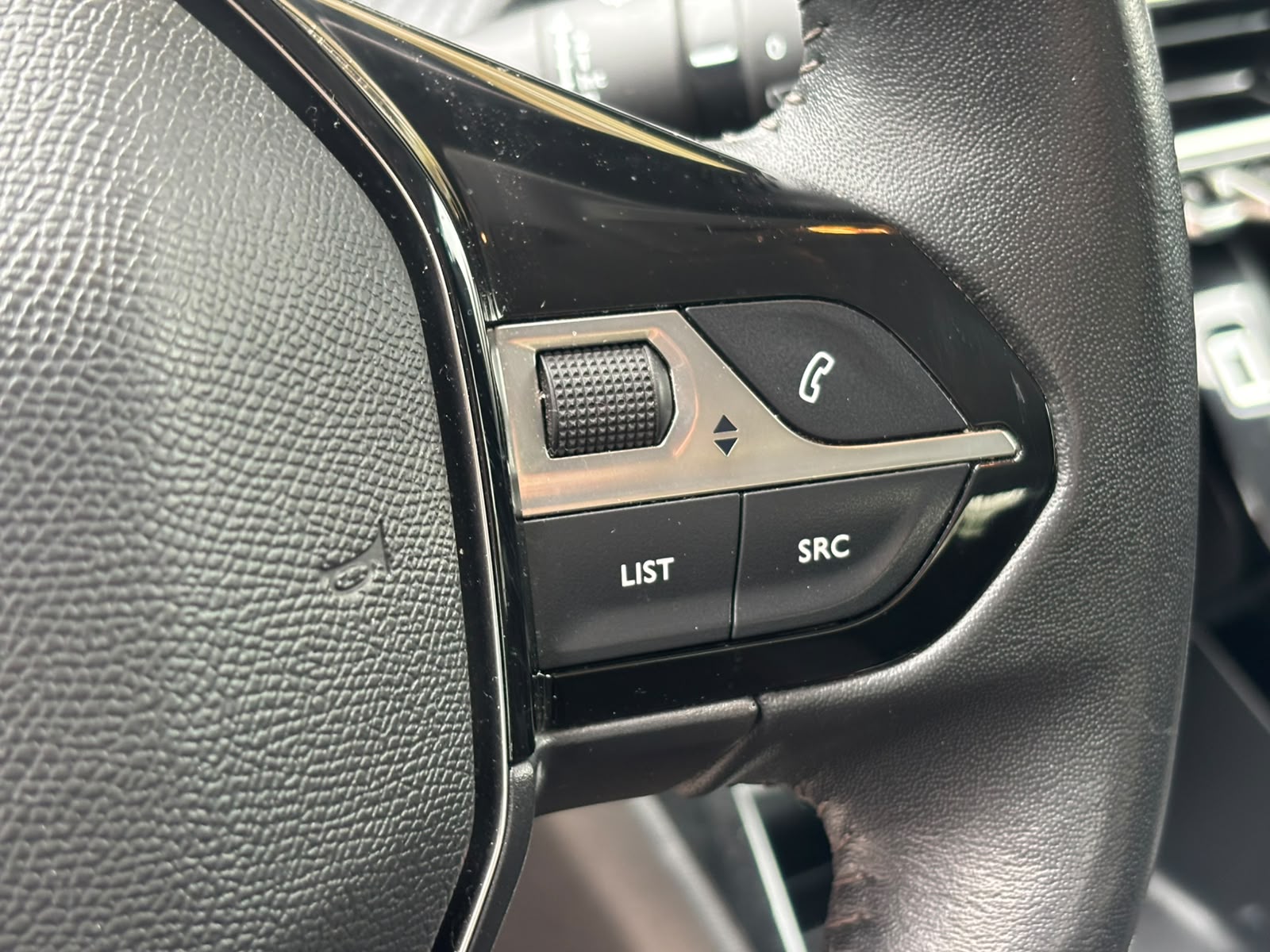 Peugeot 208 1.5 Active Pack Blue Hdi — foto 14 de 20