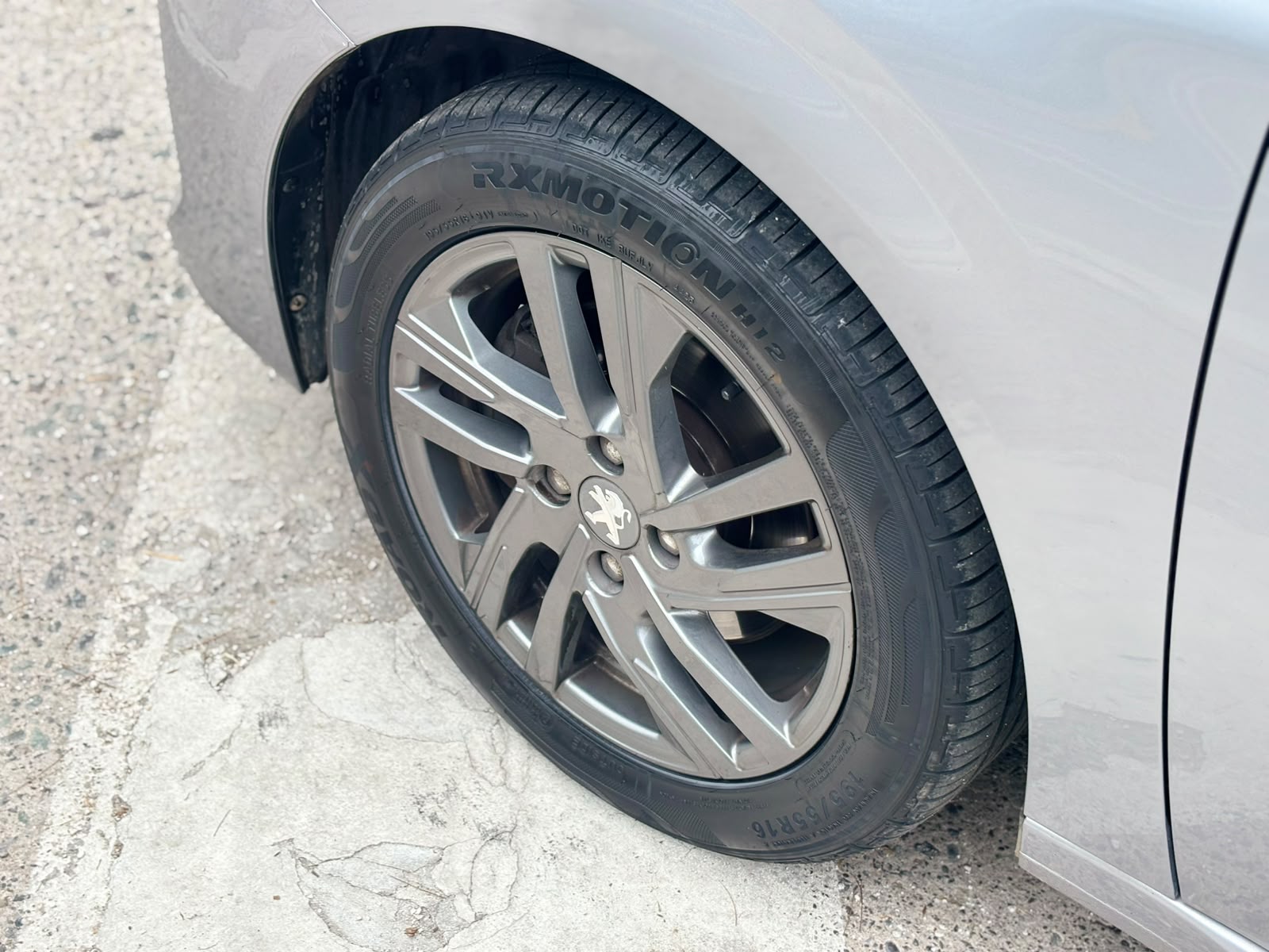 Peugeot 208 1.5 Active Pack Blue Hdi — foto 9 de 20